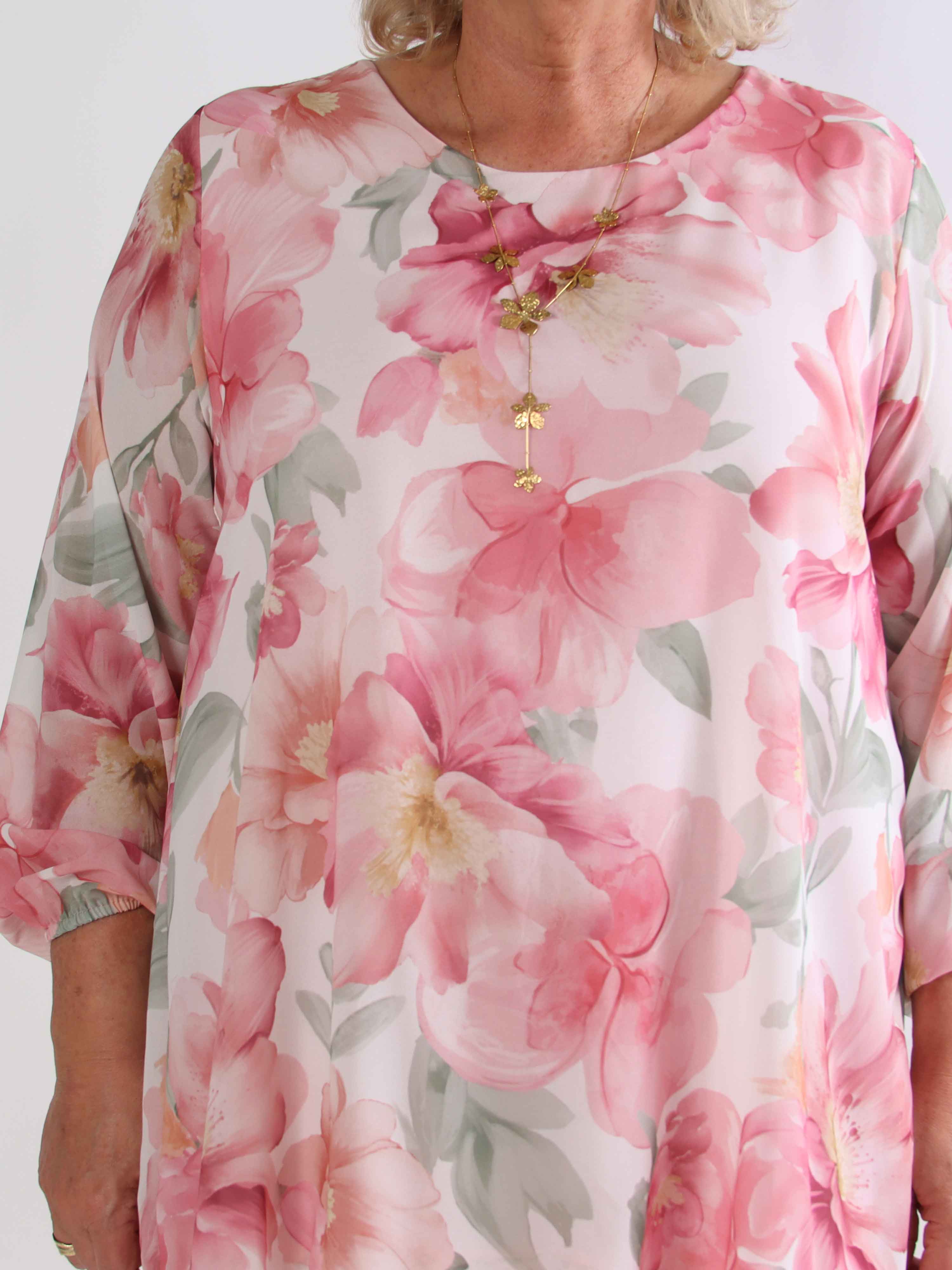 Lauren - Plus size tunikakjole i chiffon med blomsterprint og blondekant